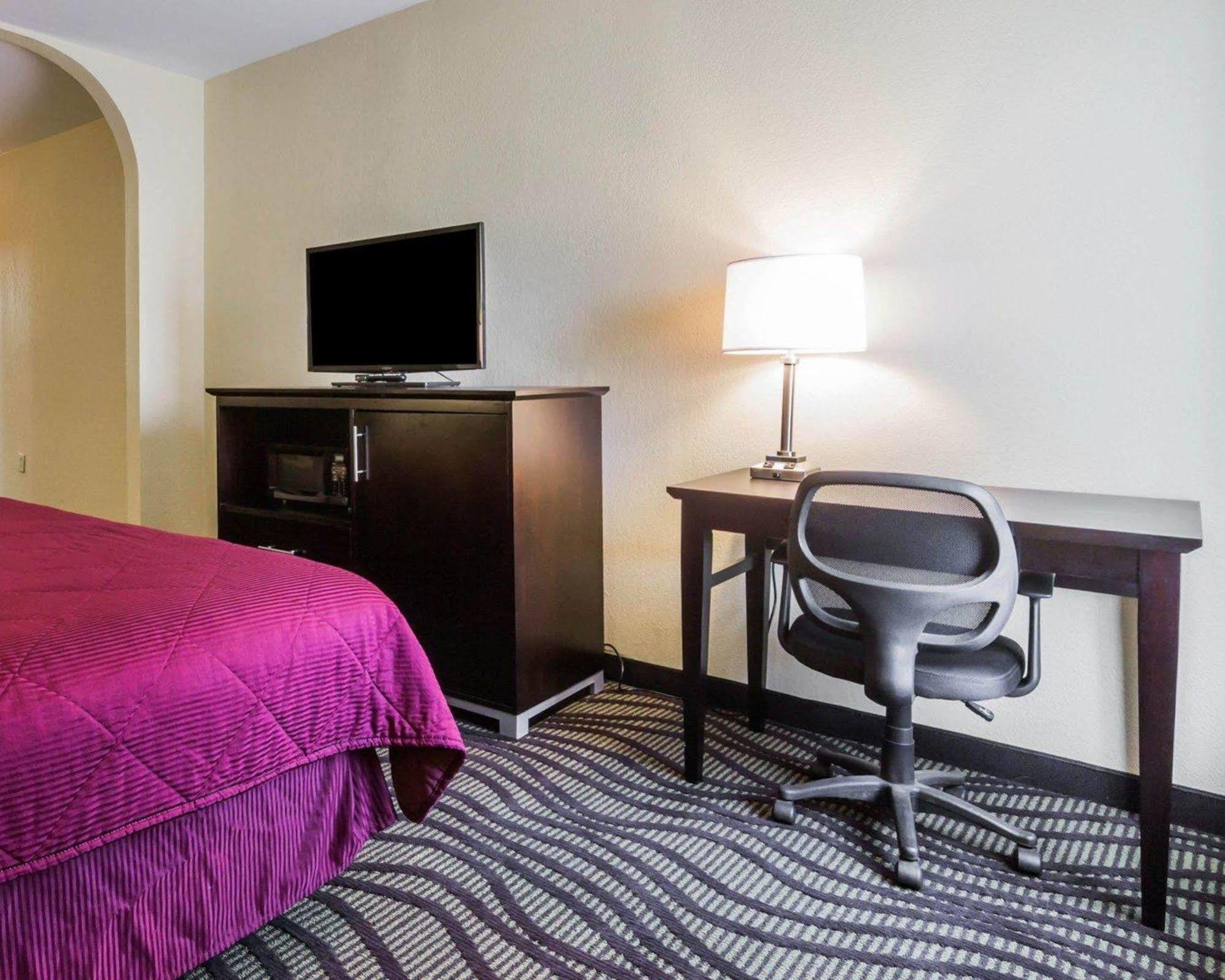 Quality Inn & Suites North Montgomery Extérieur photo
