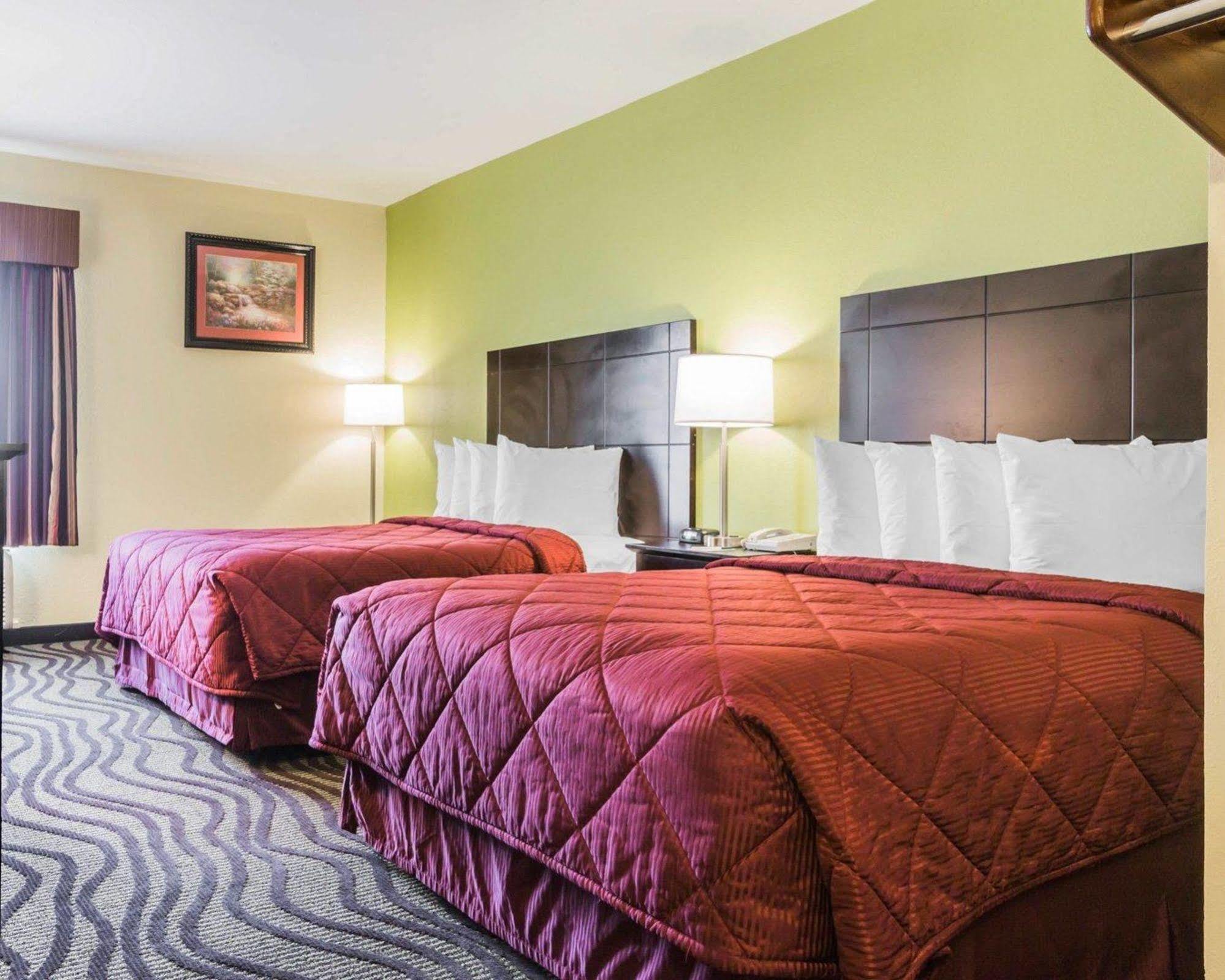 Quality Inn & Suites North Montgomery Extérieur photo