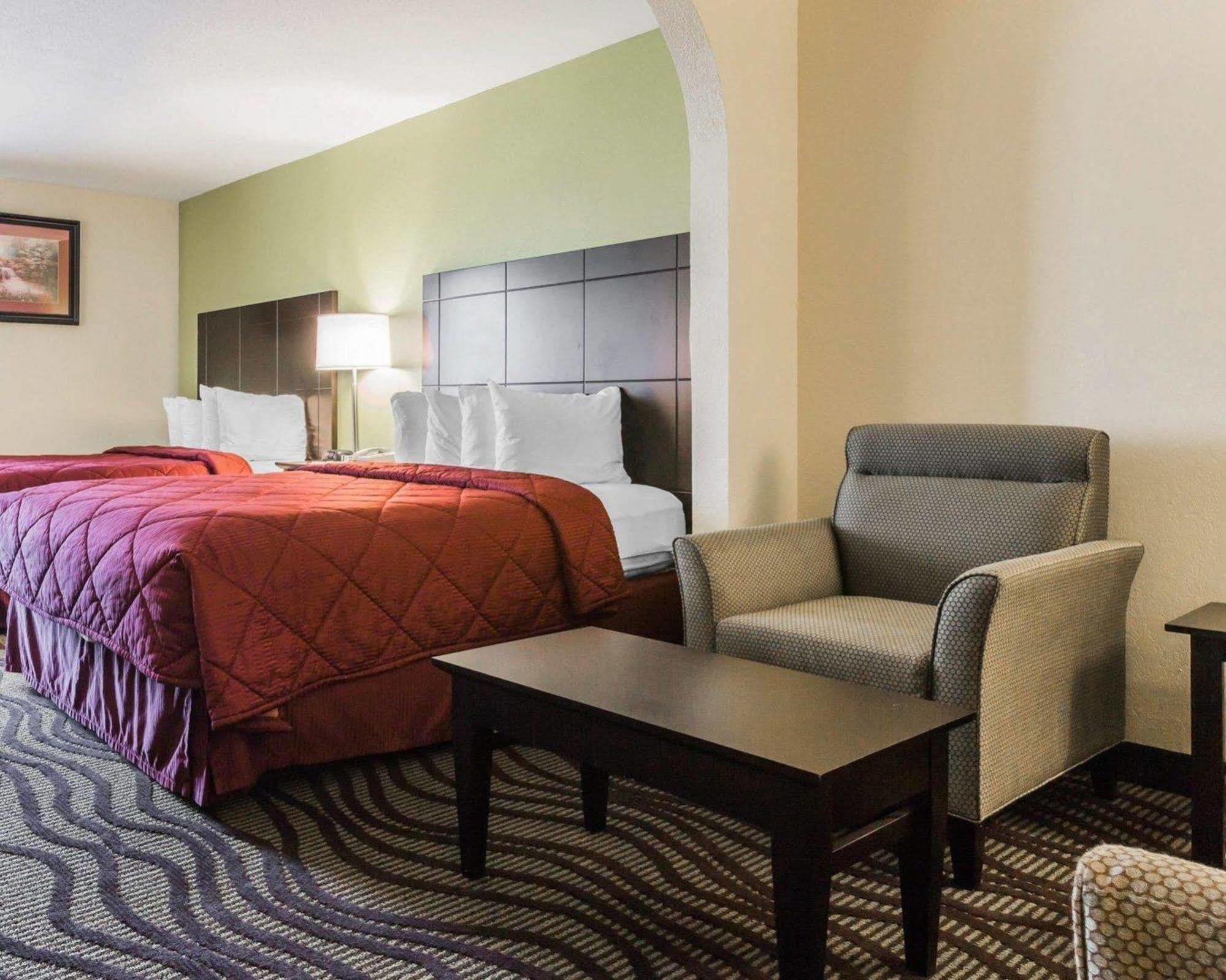 Quality Inn & Suites North Montgomery Extérieur photo