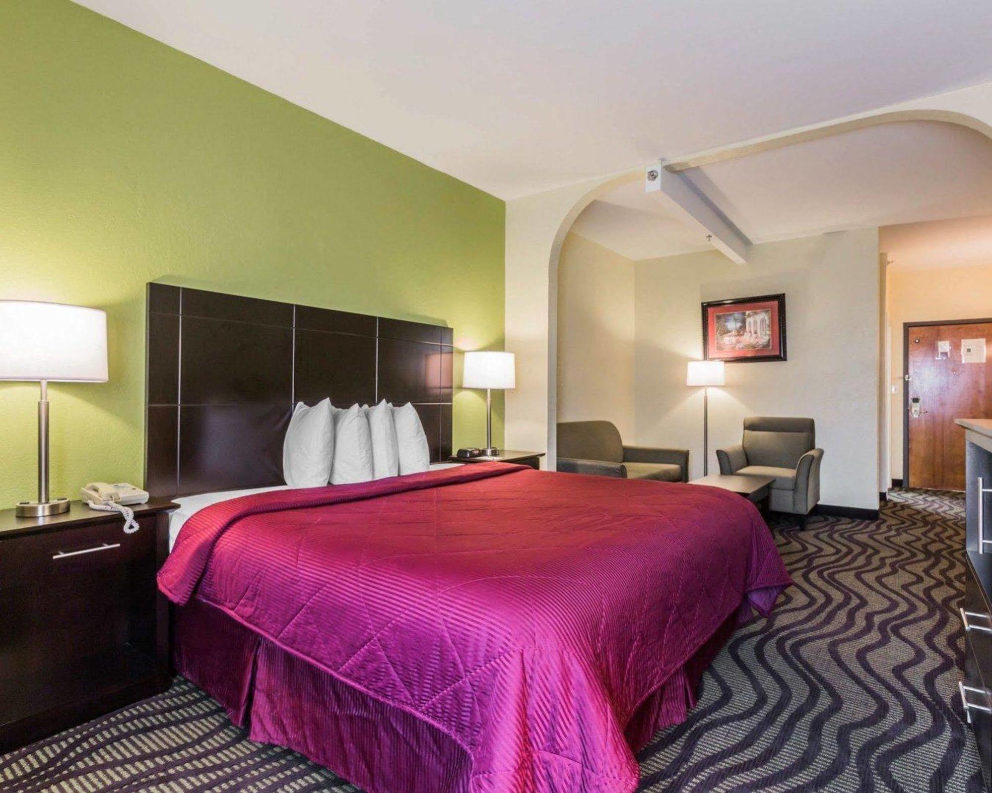 Quality Inn & Suites North Montgomery Extérieur photo