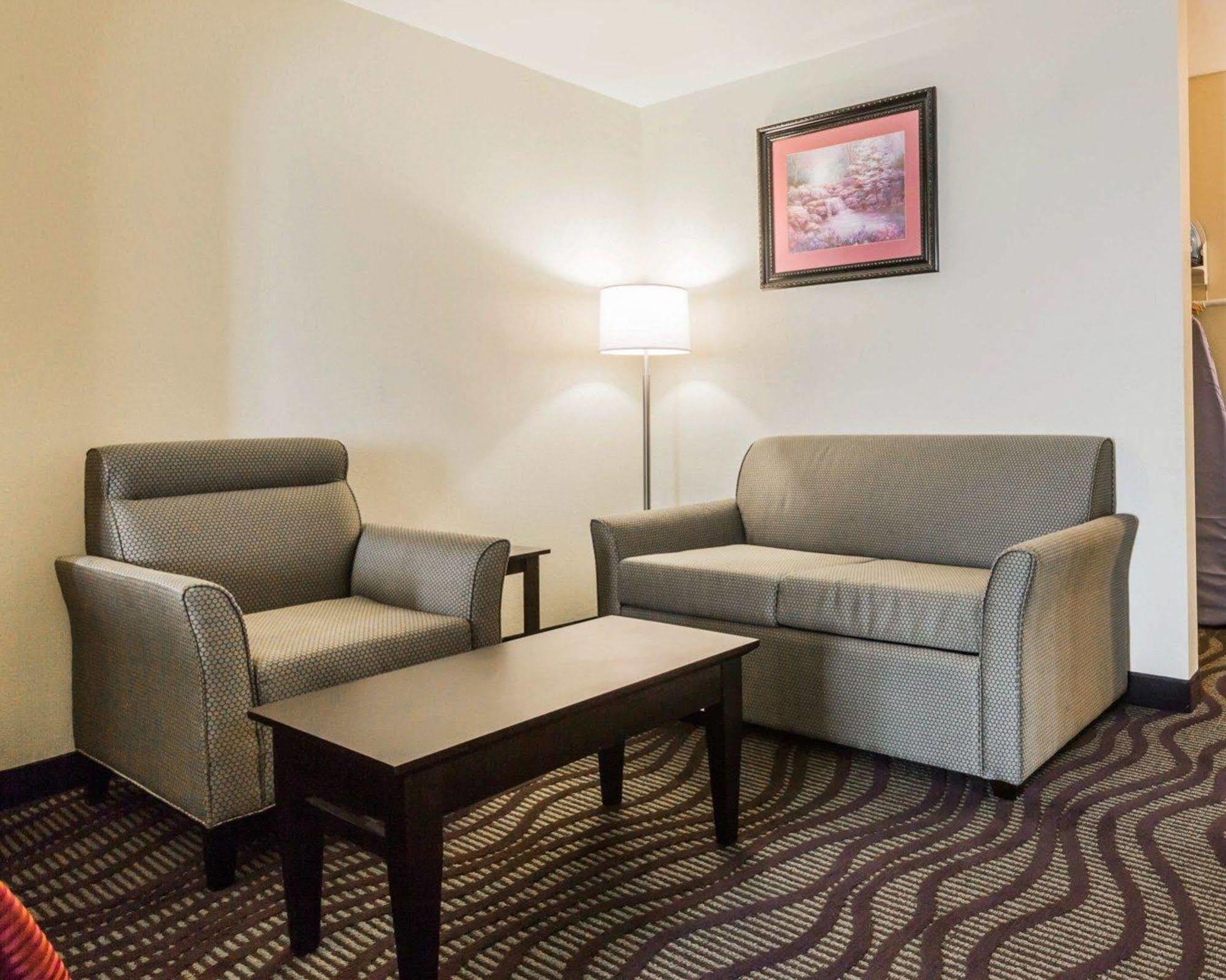 Quality Inn & Suites North Montgomery Extérieur photo