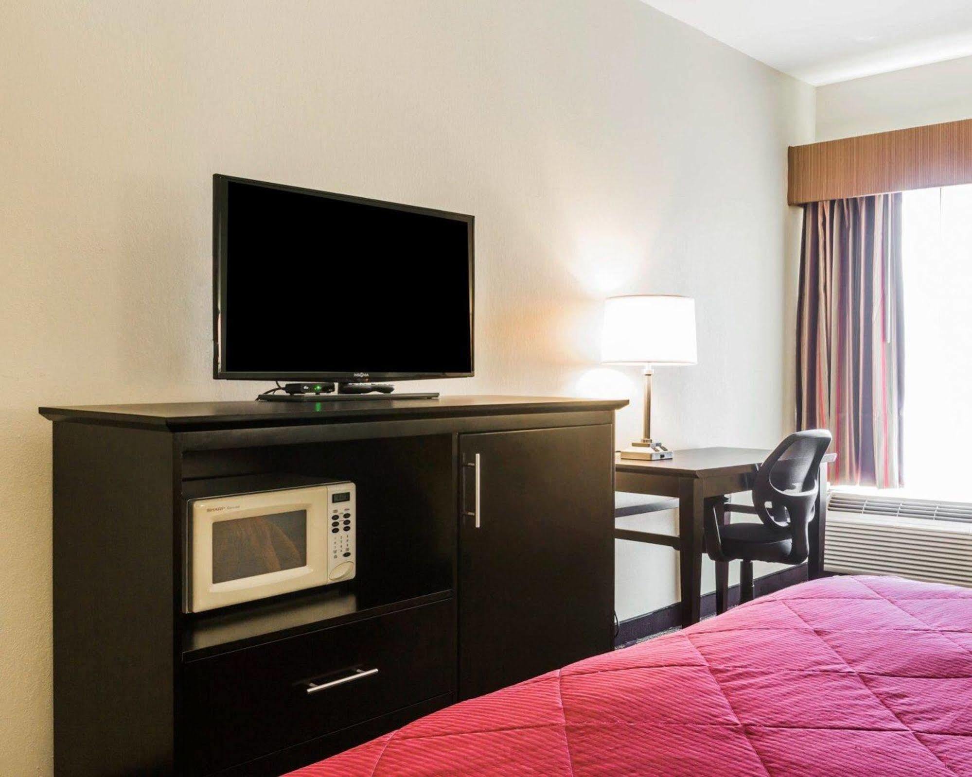 Quality Inn & Suites North Montgomery Extérieur photo