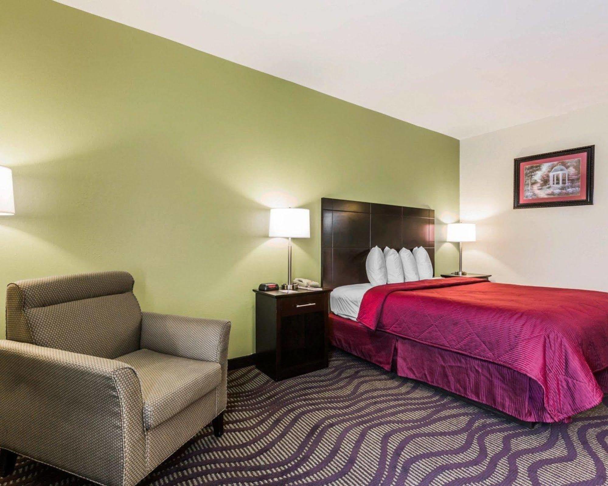 Quality Inn & Suites North Montgomery Extérieur photo