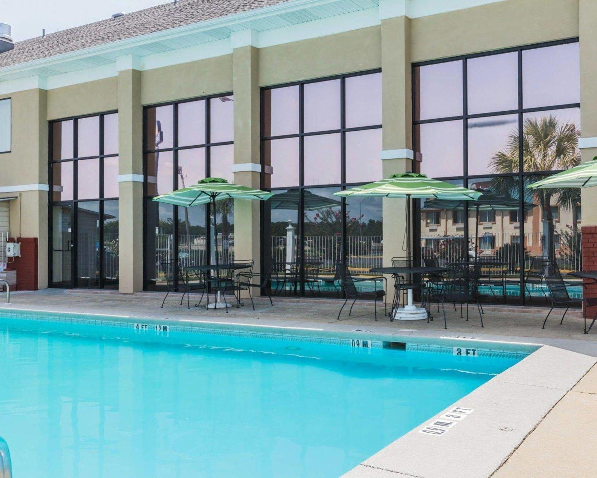 Quality Inn & Suites North Montgomery Extérieur photo