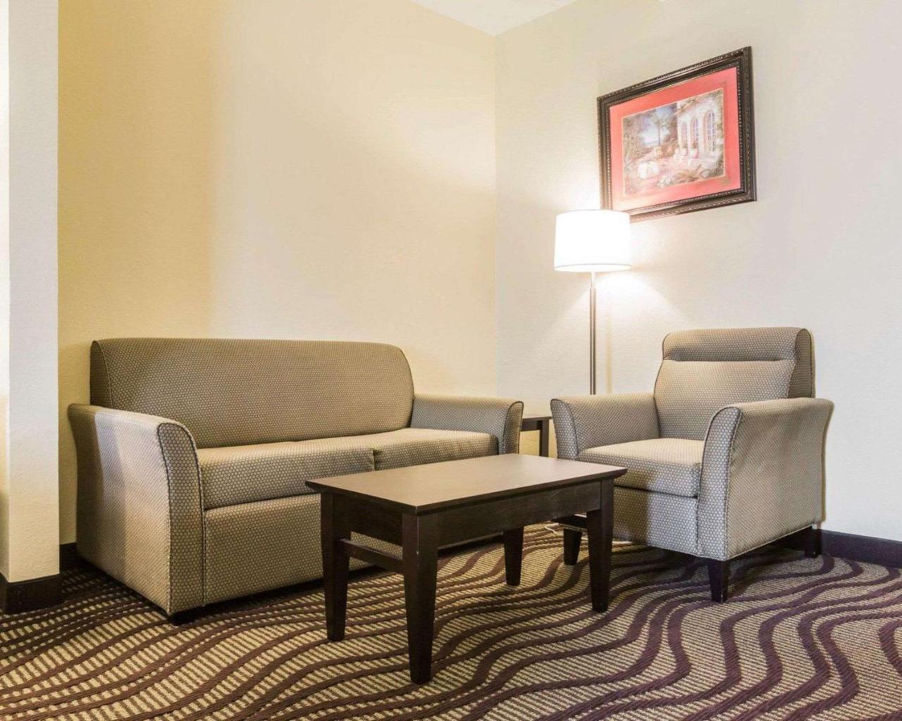 Quality Inn & Suites North Montgomery Extérieur photo