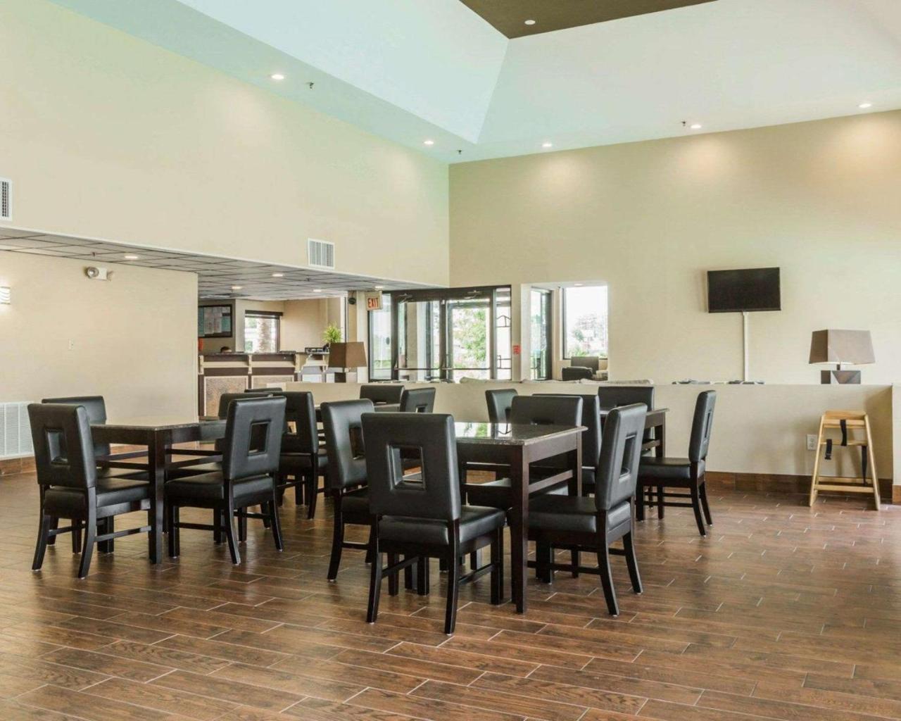 Quality Inn & Suites North Montgomery Extérieur photo